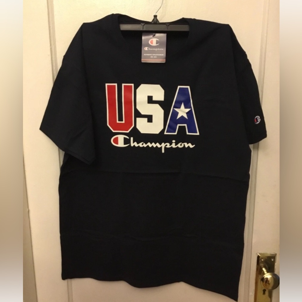 Champions  T Shirt USA classic Shorts Sleeve Graphic Tee size L  NWT.